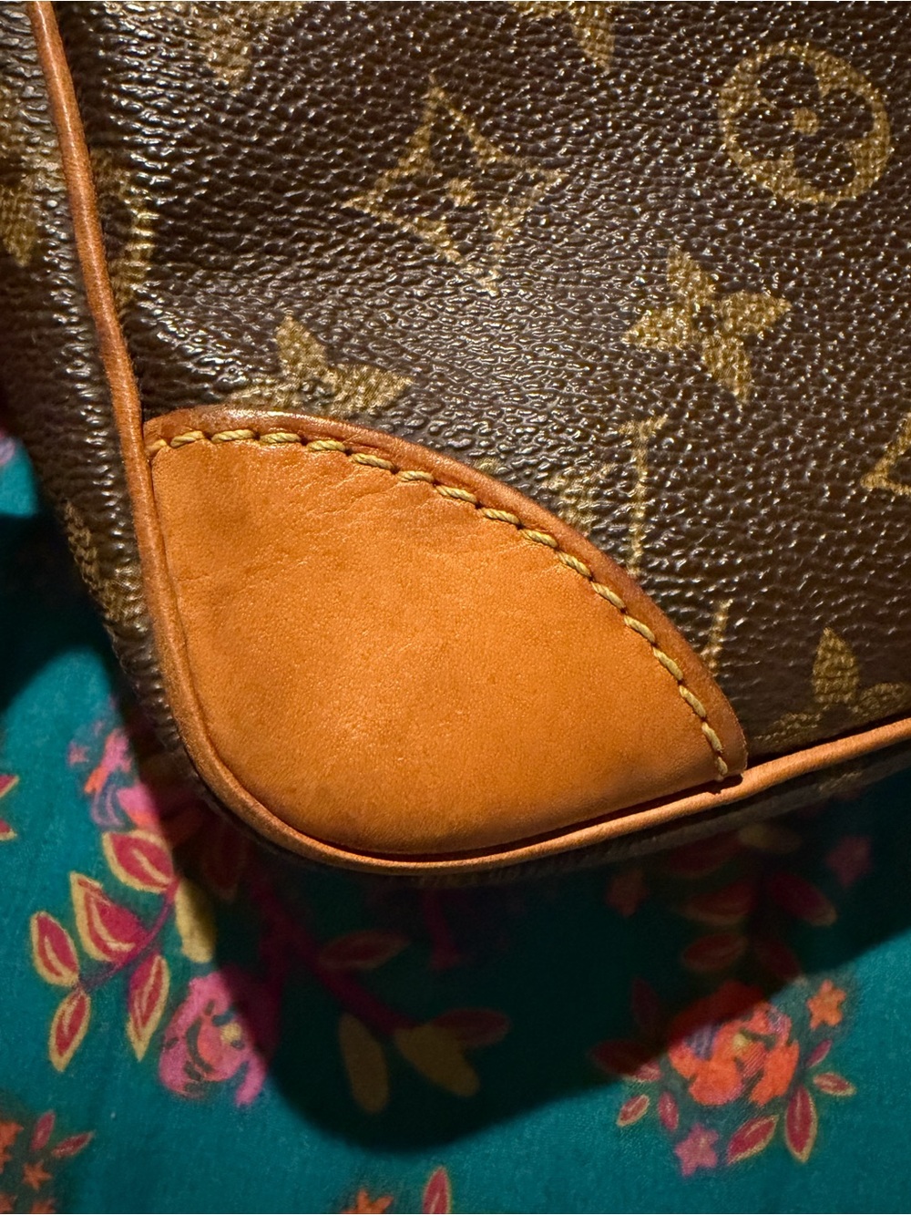 Louis Vuitton Danube Crossbody Bag - Picture 7 of 16